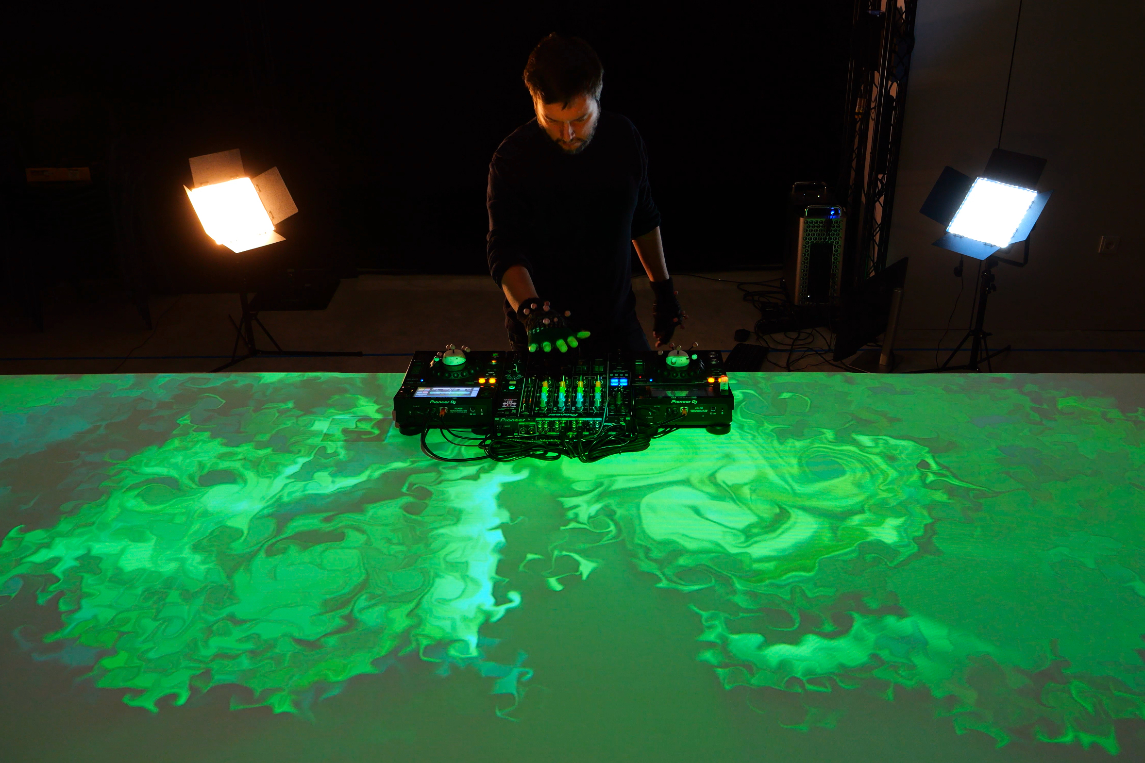 DJESTHESIA: Tangible Multimedia for DJs
